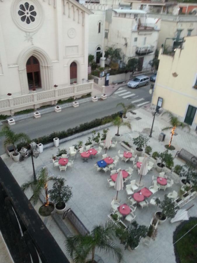 Appartamento Di Pregio In Piazza Durante Letojanni Taormina Екстериор снимка