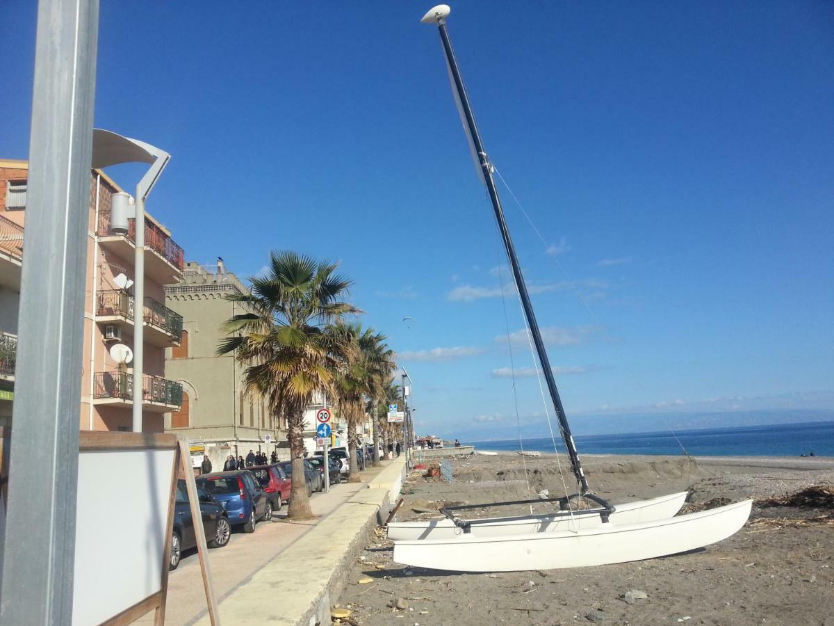 Appartamento Di Pregio In Piazza Durante Letojanni Taormina Екстериор снимка